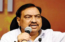 Maha govt caught in dairy woes