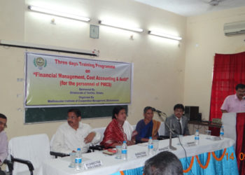 Training weavers : Minister in MICM (Odisha) campus