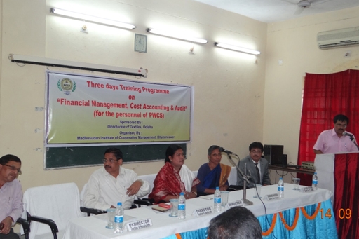 Training weavers : Minister in MICM (Odisha) campus