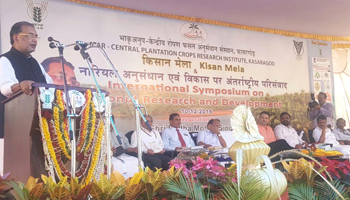 Singh exhorts scientists to help farmers