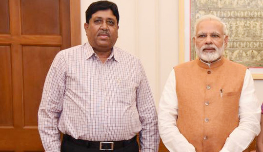 Ace cooperator spends 3 hrs with busiest man of India!