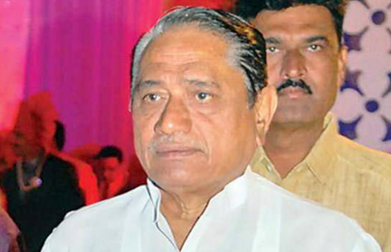 Maha Minister urges Amul to help run dairies