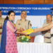 PMC Bank distributes rain coats to Mumbai-Thane police force