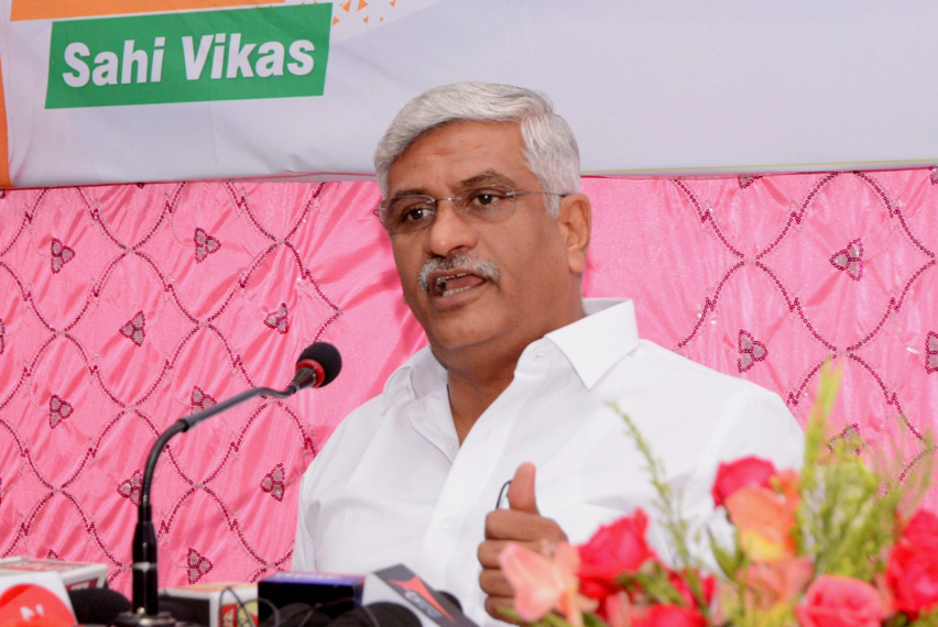 Farmers’ issues being treated in holistic manner: Shekhawat