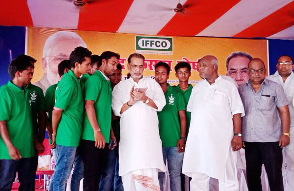 Singh promotes IFFCO’s iMandi app in Bihar