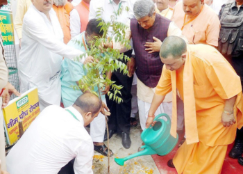 UP CM joins IFFCO neem plantation campaign