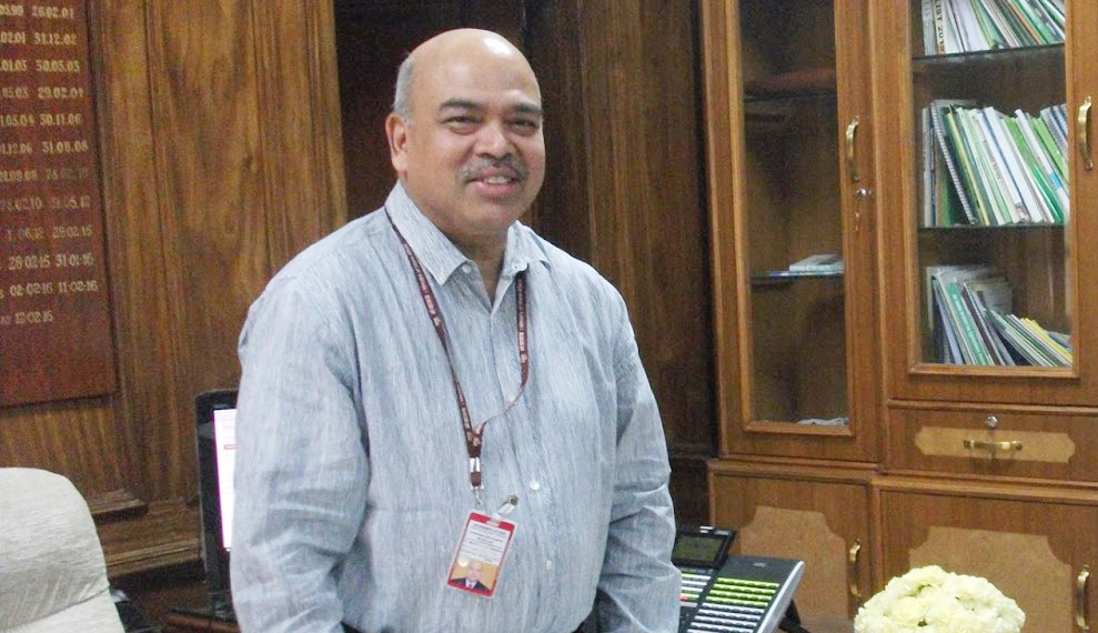 Farmers, Govt & traders battle with problem of plenty