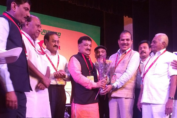 Kribhco: BJP man Patel thanks Chandra Pal for Award