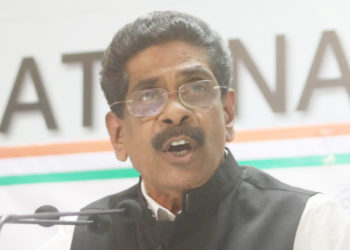 How can bureaucrats surrender DCCB license; asks KPCC Chief