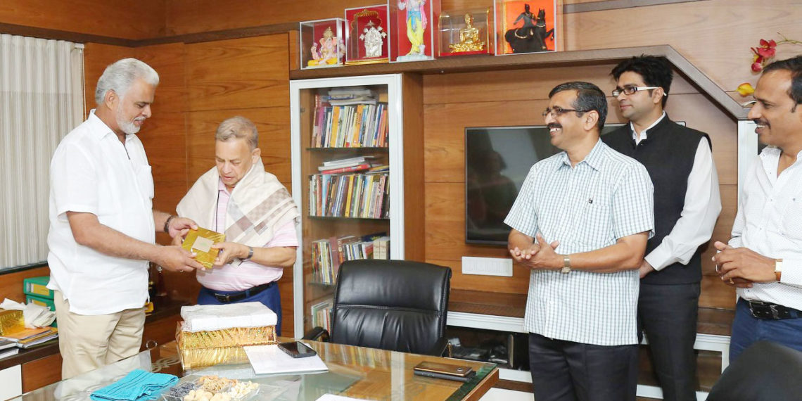 Encouraging co-ops: Marathe visits Buldana Urban