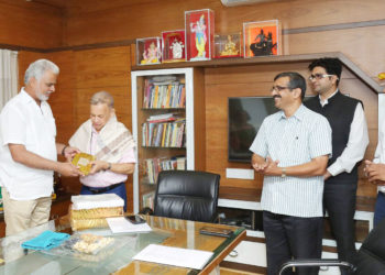 Encouraging co-ops: Marathe visits Buldana Urban