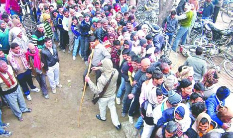 Rajasthan: Scramble for urea leads to lathi-charge