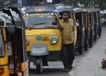 Kerala: CM inaugurates autoricksaw co-op in Kochi