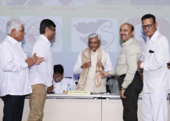 Prabhu felicitates Mehta on his election as Nafcub President