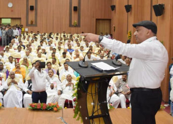 Biscomaun elections: Sunil pooh-poohs charges of “no info”