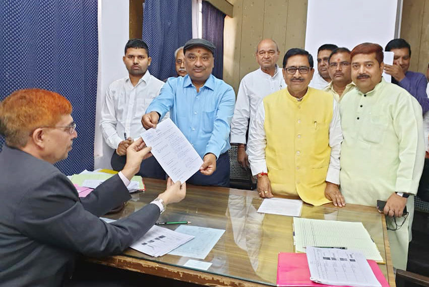 Biscomaun: Sunil files nominations, sounds sure of his victory