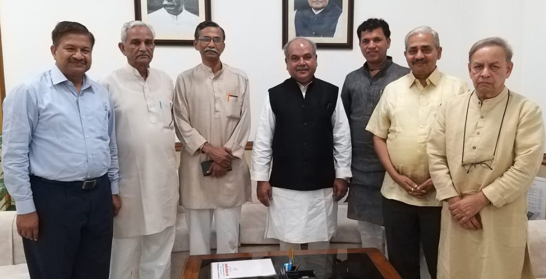 Tomar meets Sahakar Bharati leaders; RSS body to play crucial role again