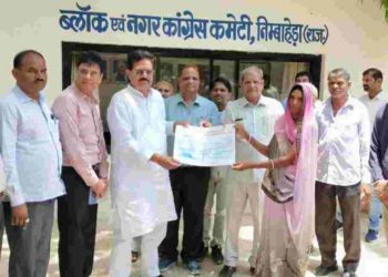 Chittorgarh DCCB hands over cheque to deceased families