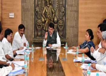 CM meets representatives of DCCBs, discusses their issues