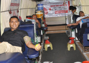 Jaipur Registrar of co-ops donates blood