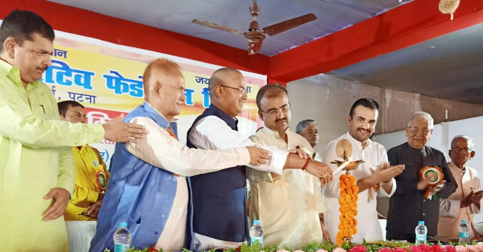 Sahi organizes a Seminar matching Sunil’s show