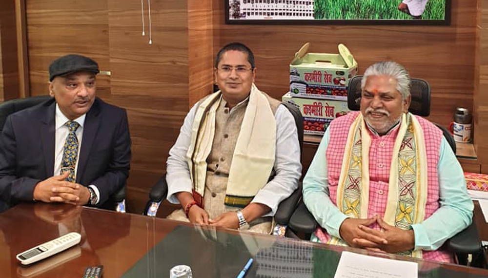 After apple, Biscomaun vows to sell onions at lower prices