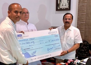 Gowda uses IFFCO’s cheque for school construction