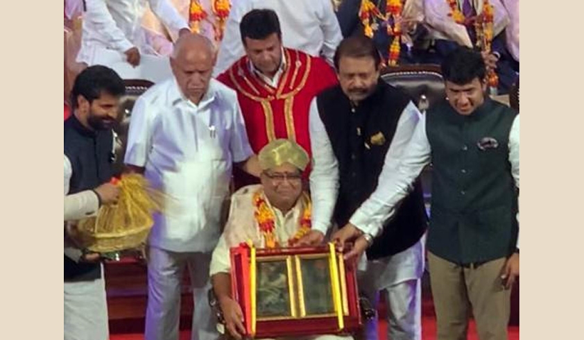 Karnataka CM felicitates Sah Bharati President for co-op efforts