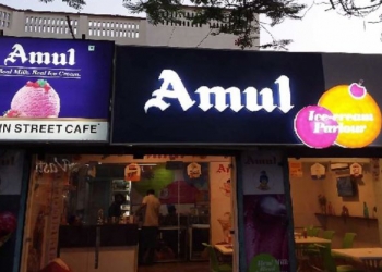 Amul takes blackmailer to task