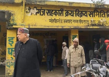 UP Agri Minister ensures supply of urea