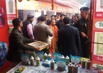 Yogi visits Kribhco stall in Gorakhpur