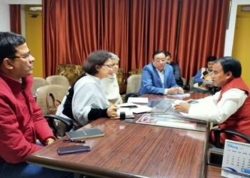 Co-op Minister reviews working of co-op dept