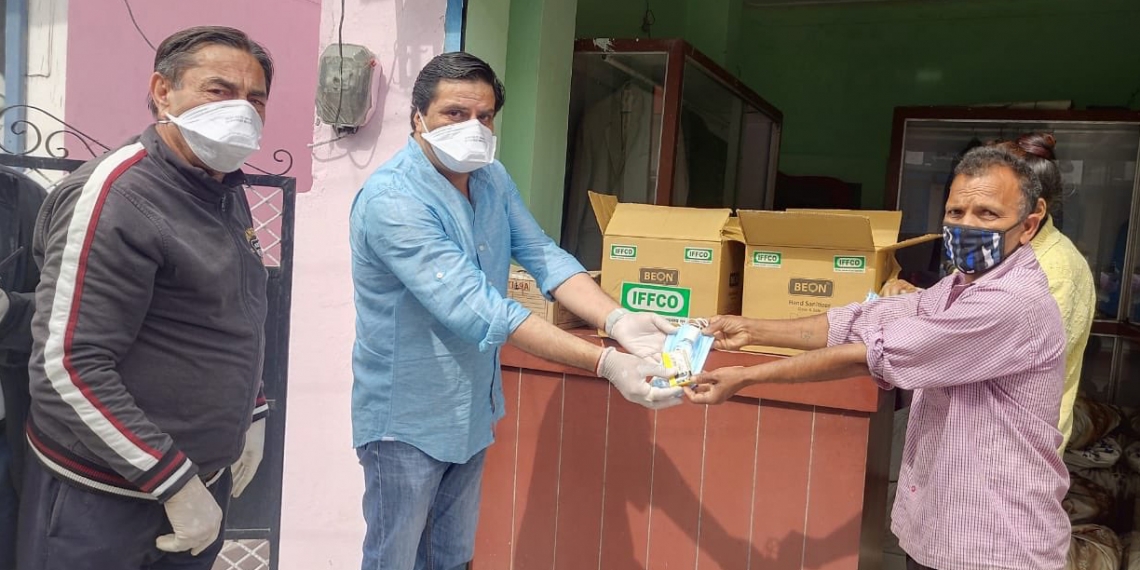 IFFCO delegates distribute mask-sanitizers in Dehradun