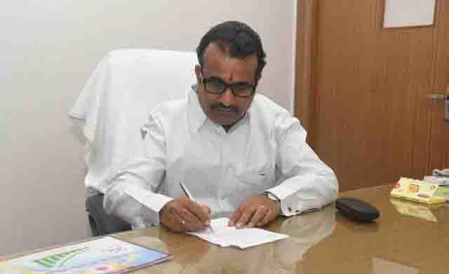 Maha Minister appeals to co-ops not to deduct salaries