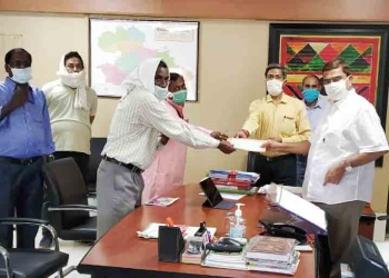 Mandla DCCB donates to CM relief fund