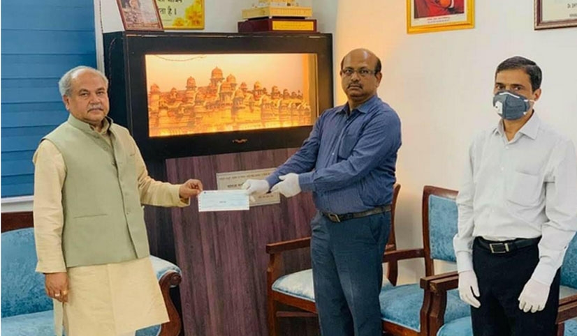 NCDC & IPL jointly donate Rs 11 crore; Tomar thanks the team