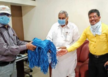 Sharma distributes IFFCO masks among needy