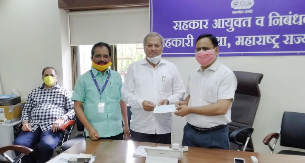 Pune Peoples’ Co-op Bank donates to CM Fund