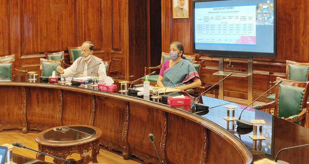 FM reviews Fasal Bima along with Sanjay Agrawal