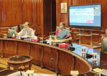 FM reviews Fasal Bima along with Sanjay Agrawal