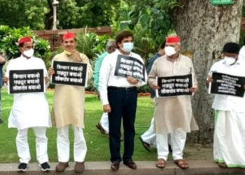 Chandra Pal protests against Farm Bills