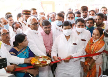 Shivpal inaugurates Etawah DCCB headquarters
