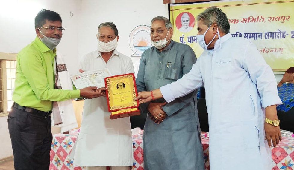 Gupta bags Pt. Vamanrao Lakhe Co-op Award