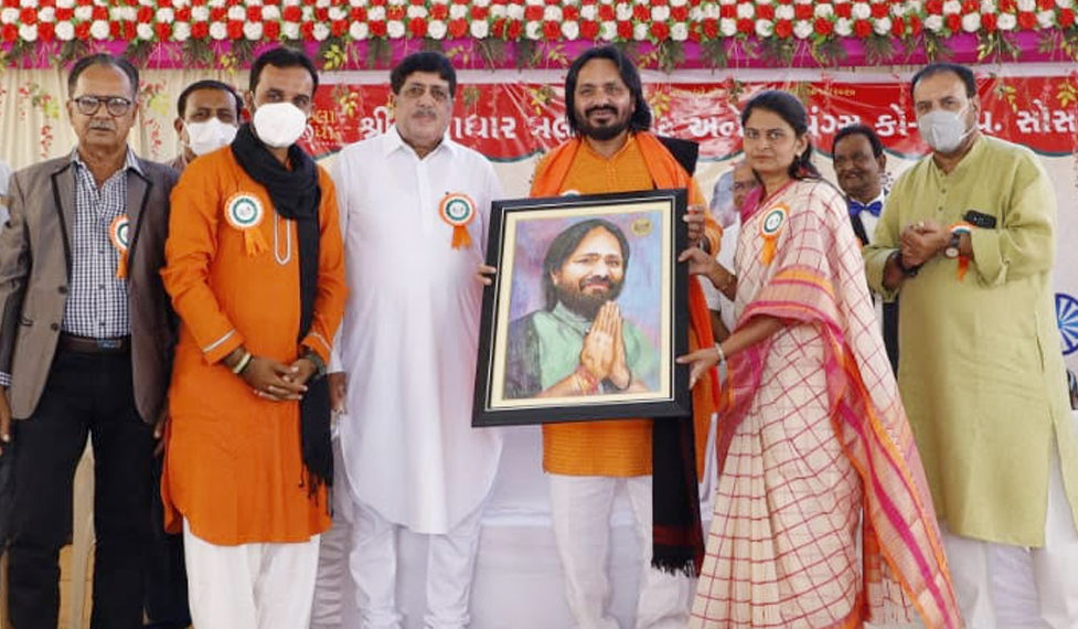 Sanghani helps set up “Art Co-operative” to support artists in Amreli