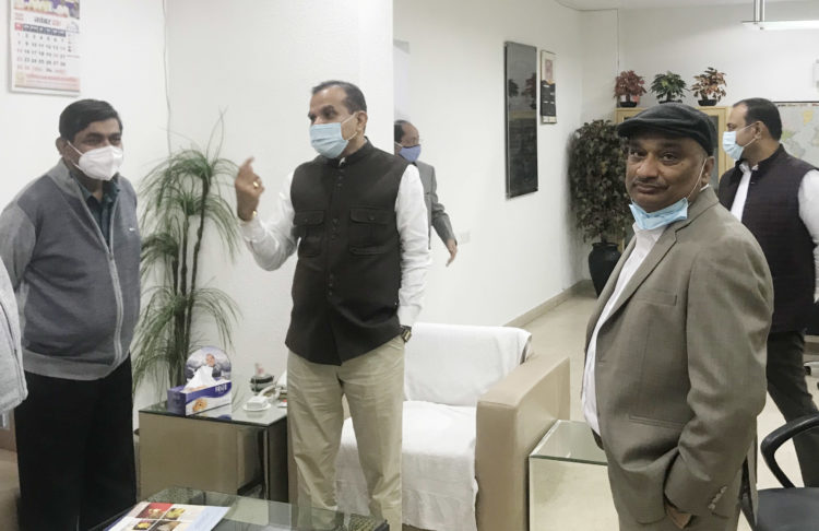 Mehta bows out of race, Dabas & Nair remain lone contestants