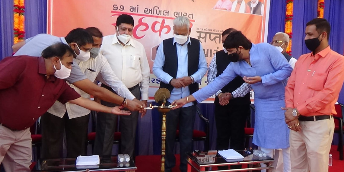 Rupala in Amreli to celebrate Co-op Week