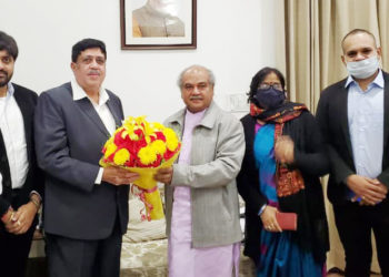 Sanghani meets Tomar; Shah greets him on phone