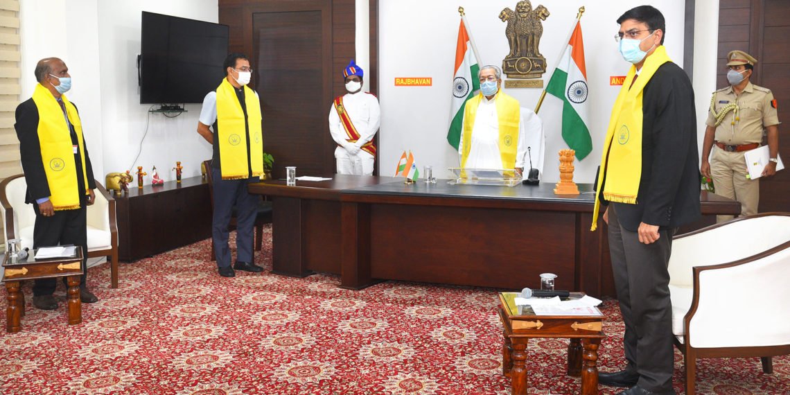 Vamnicom: AP Guv sees co-ops as means to improve rural economy