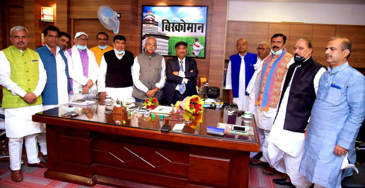 Sunil ensures Minister’s presence in AGM; Amrendra lauds Biscomaun