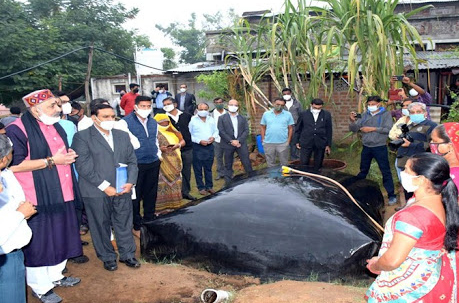 Giriraj brainstorms with dairy co-ops on business model